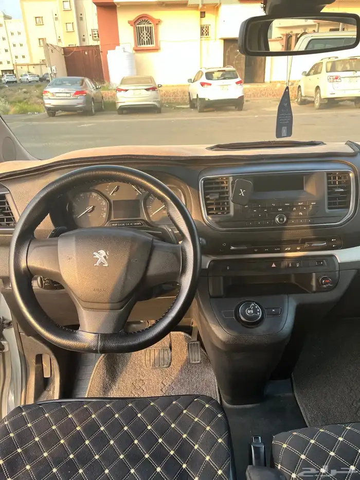 بيجو ترافلر 2018 14