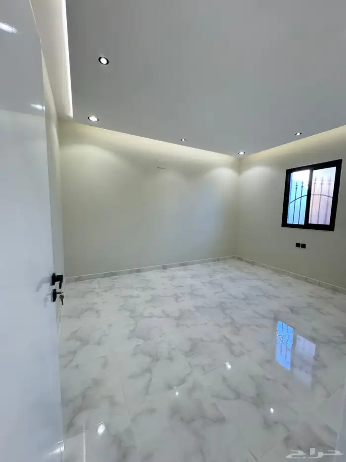 للبيع فلة شمال الخميس موقع مميز جوار مسجد والخدمات 13