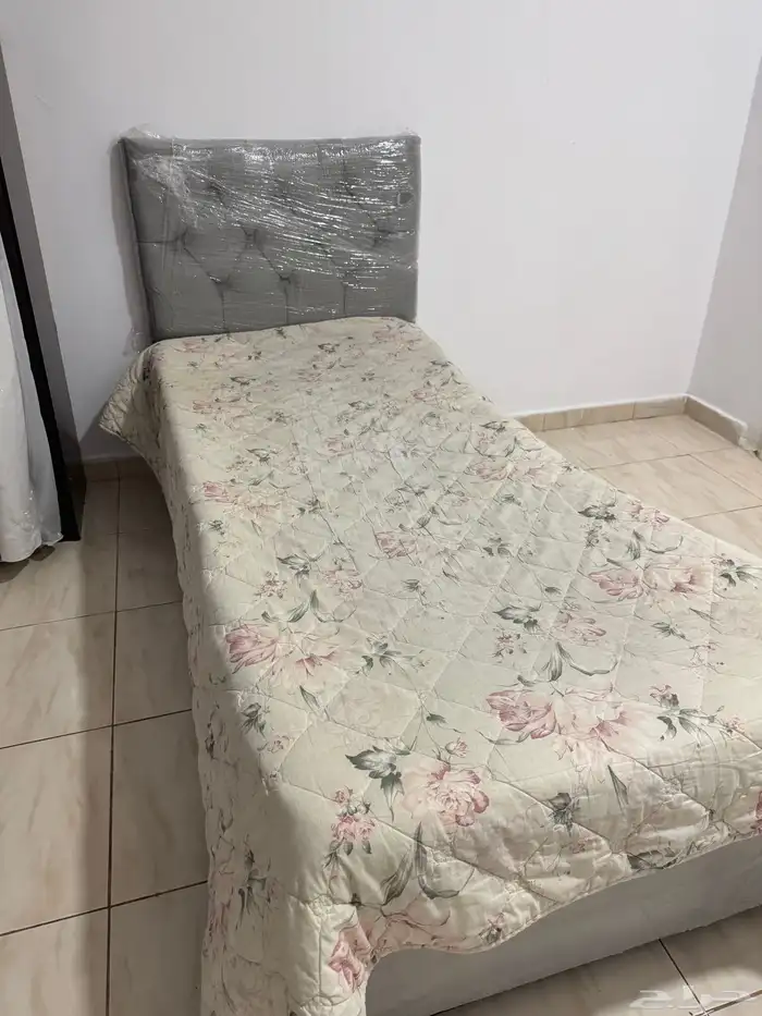 سرير شبه جديد بتغليفه 3