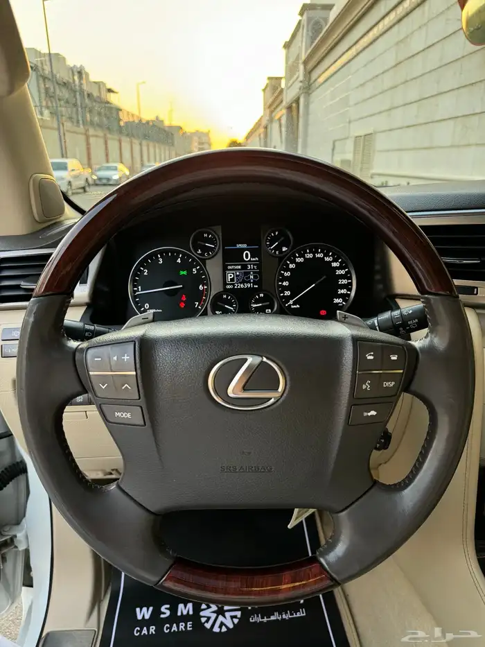 للبيع جيب لكزس LX 570 2014 S شبه الجديد 59