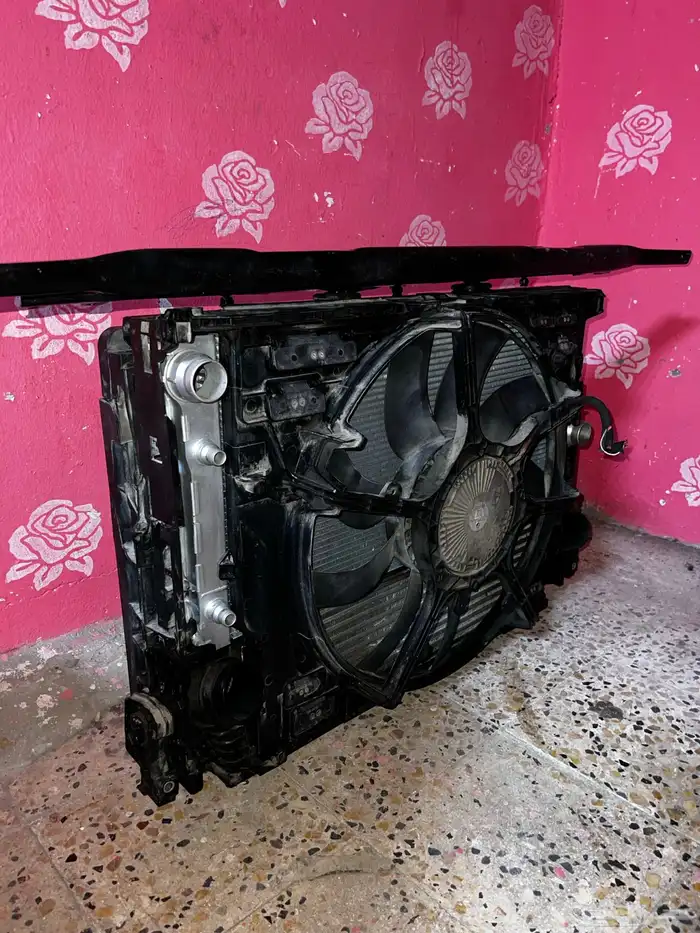 قطع بي ام الفئة السادسه 9