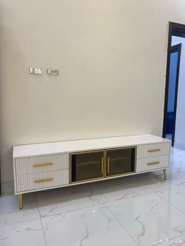 طاولة تلفزيون 1