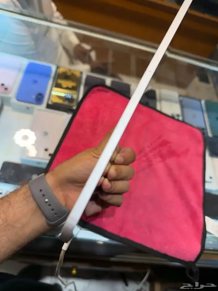 آيباد برو 256 قيقاء بمدخل شريحة 2020 مع سلك الشاحن 7