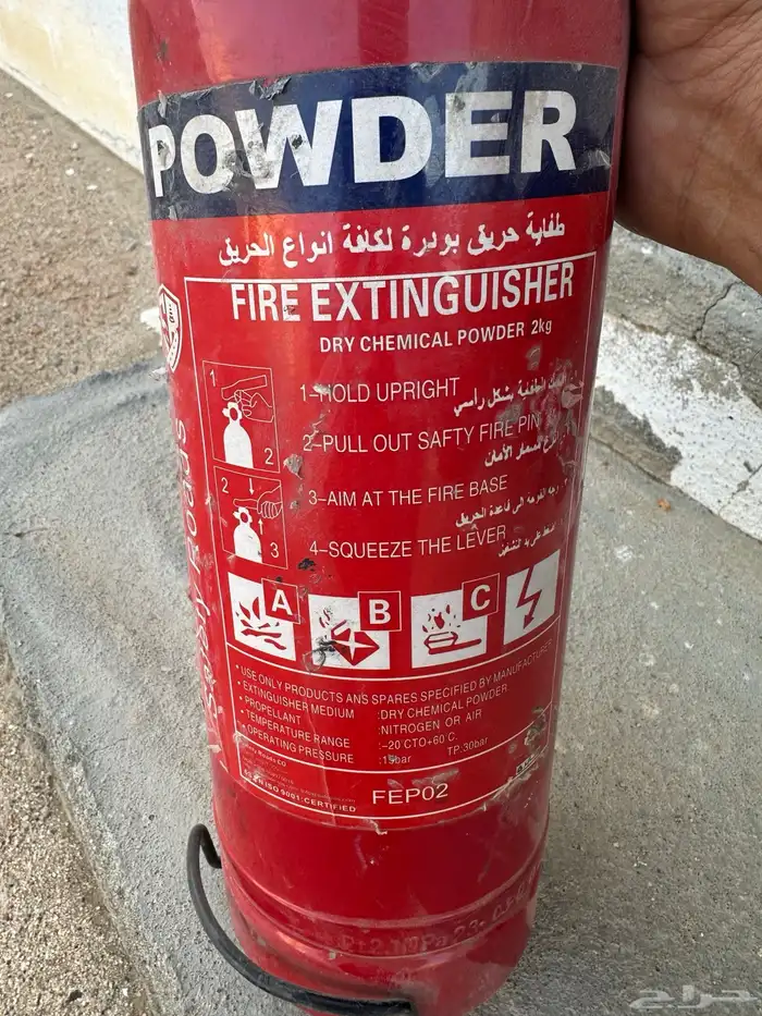 طفاية حريق ومثلث الطريق وطفاية دخان للبيع تايوتا 8