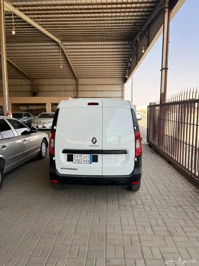 رينو 2023 4