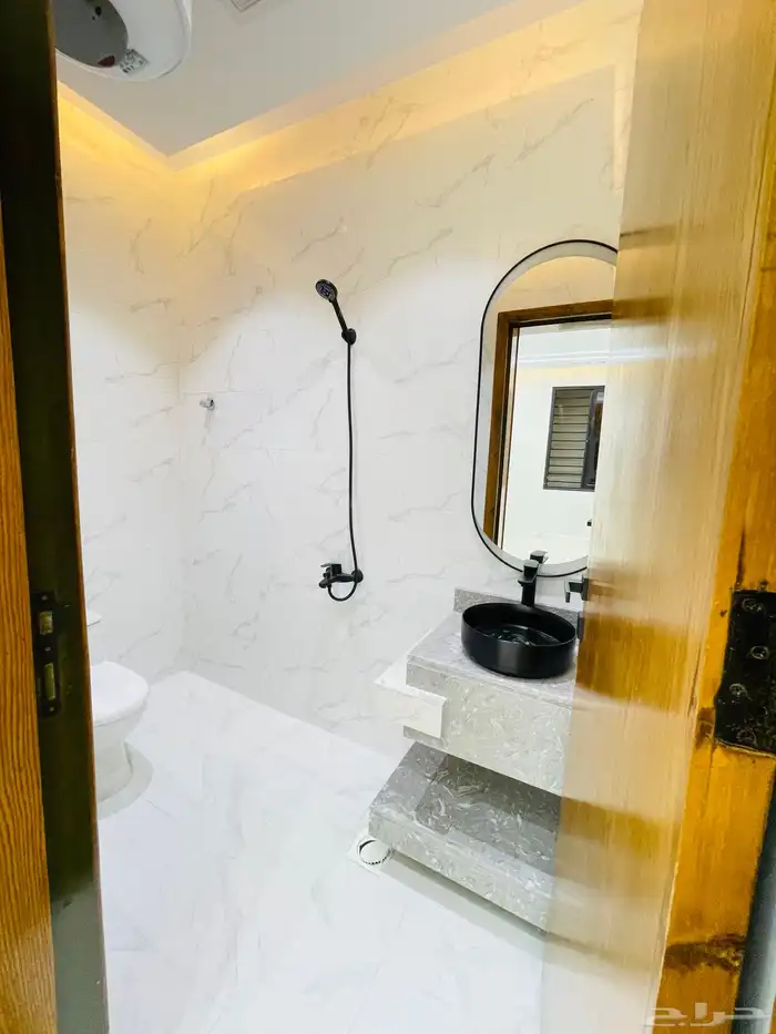 للبيع شقق تمليك علوي مع سطح موقع متميز جدا وسط الخدمات 20