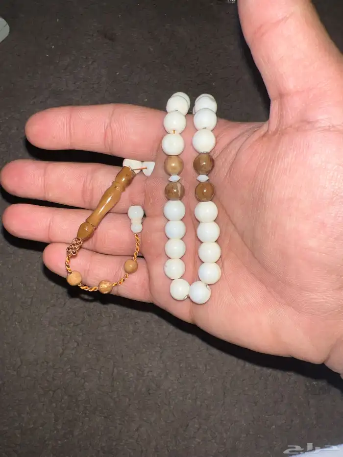 سبحة   النوع عظم جمل . عدد الخرز 34 1