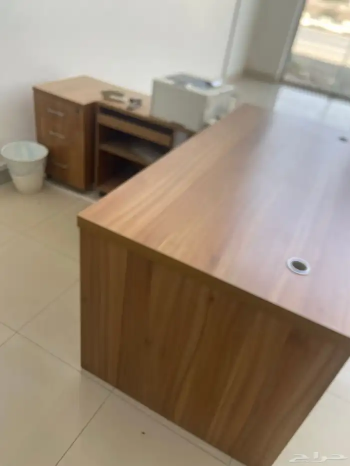 اثاث مكتبي للبيع بالكامل طولات ومكاتب ووكراسي 3