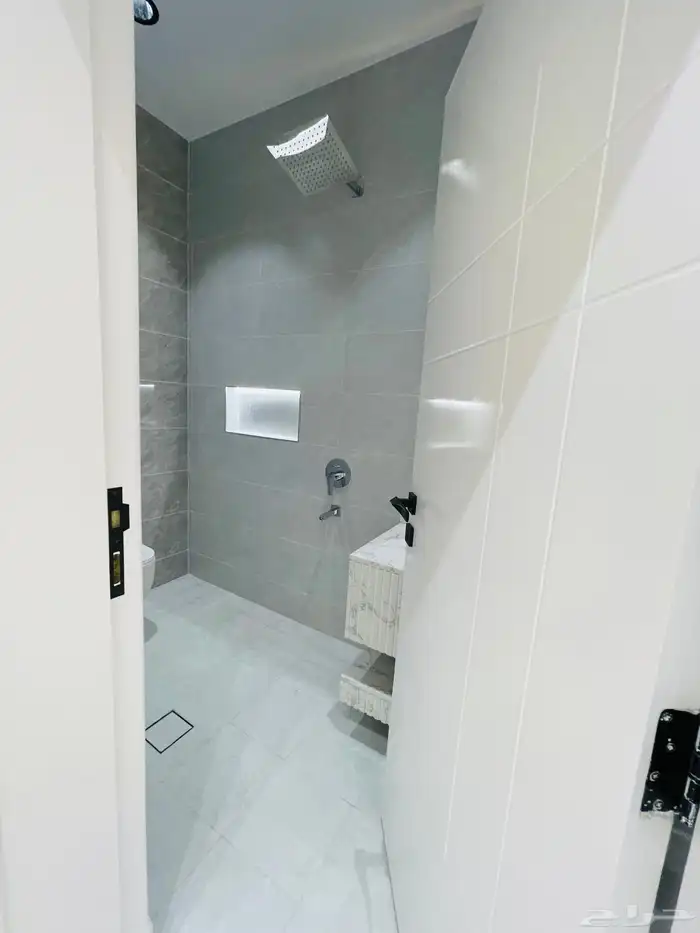 للبيع شقق علوي مع سطح مصعد راكب حي الإسكان بسعر 550 الف 23