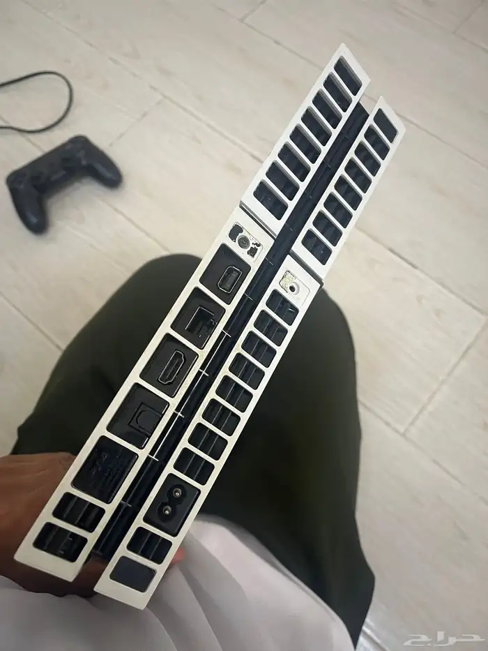 للبيع  جهاز بلايستيشن 4 (PS4 1