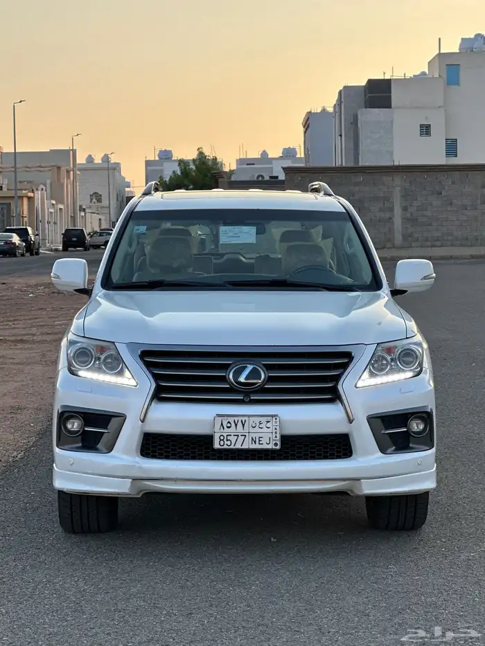 للبيع جيب لكزس LX570 DD موديل 2015 11