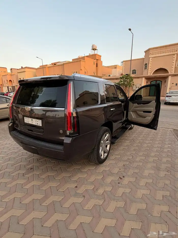 كاديلاك اسكاليد 5