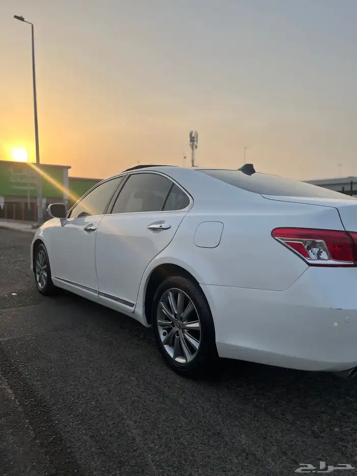 لكزس 2011 es للبيع 4