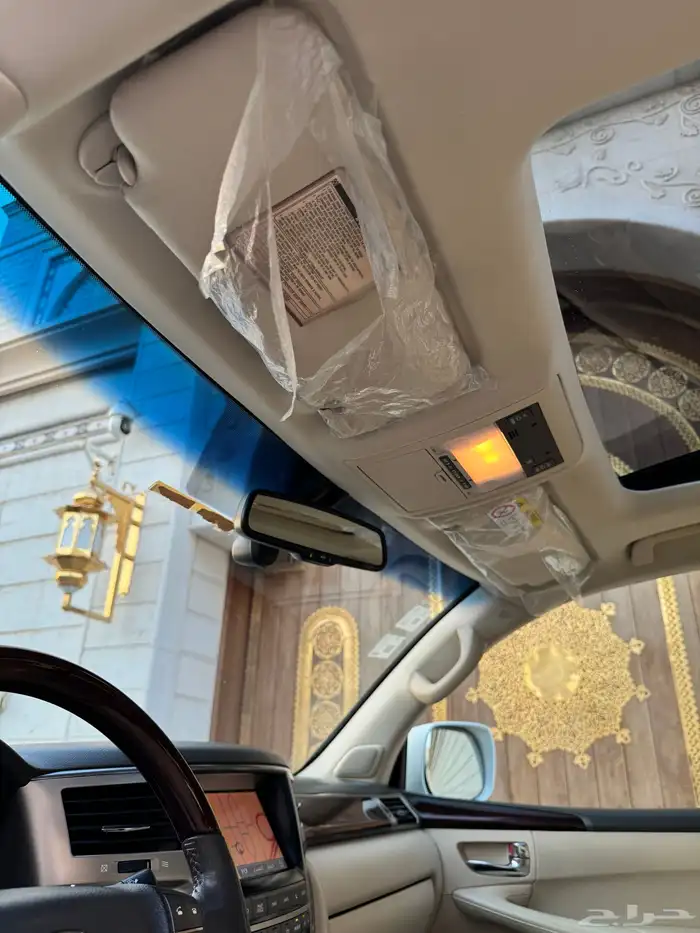 للبيع جيب لكزس LX 570 2014 S شبه الجديد 52