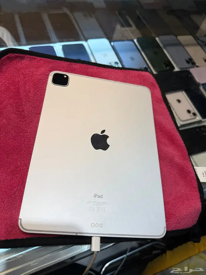 آيباد برو 256 قيقاء بمدخل شريحة 2020 مع سلك الشاحن 4