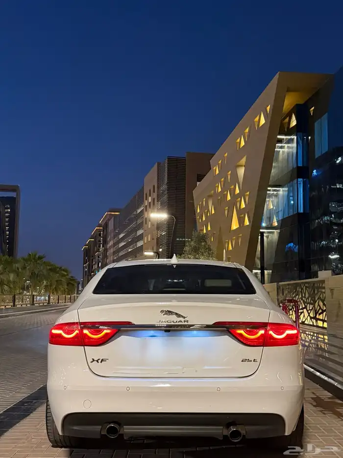 جاكوار XF 2018 17