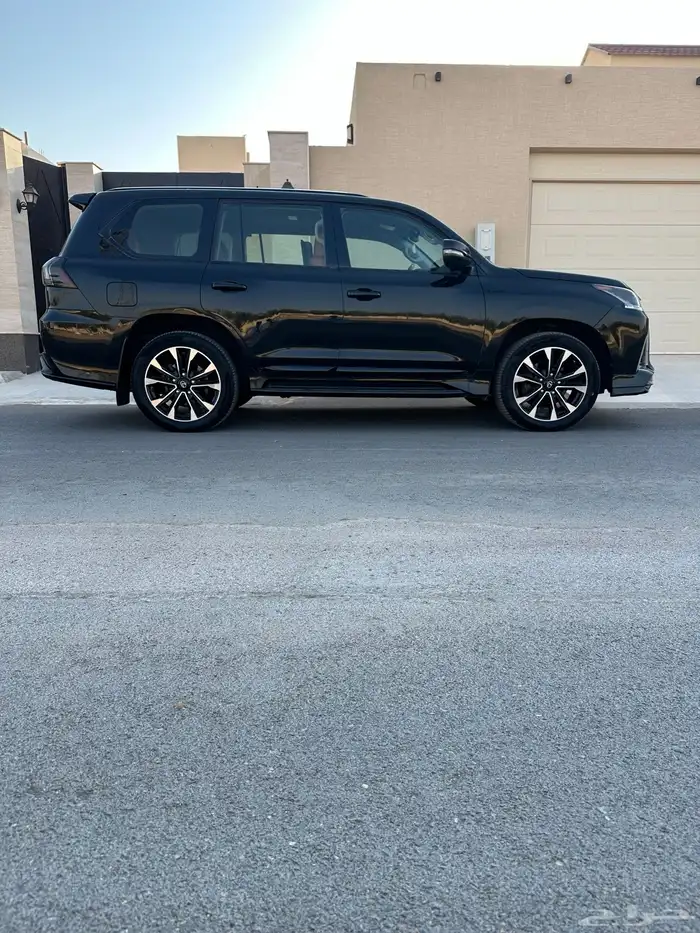 جيب لكزس اسود 2016 0