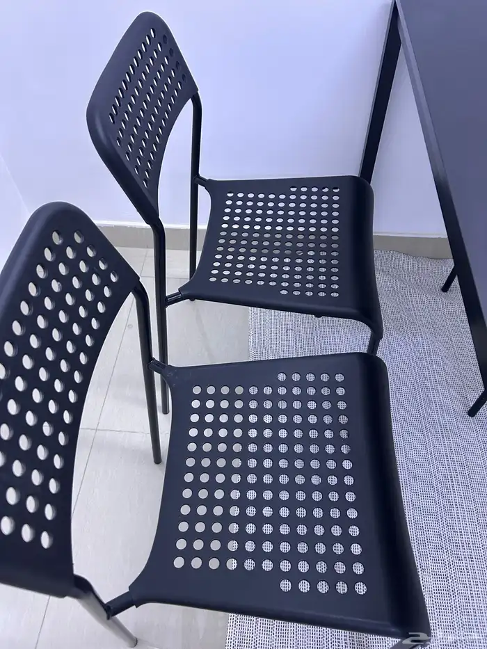 كنب ايكيا وطاولة طعام وسجاد 12