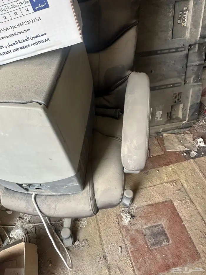 طاولة مكتبيه بكراسيها 0