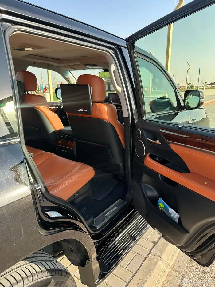 جيب لكزس اسود 2016 20