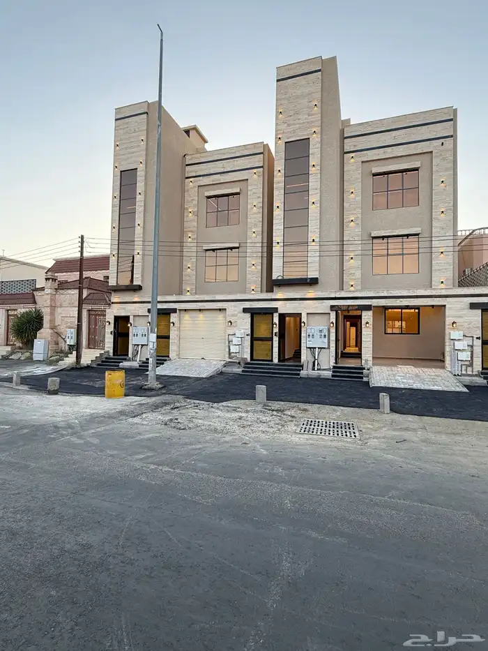 للبيع شقق علويه بسطح خاص بموقع مميز بحي الراقي ع برحه مسجد 0