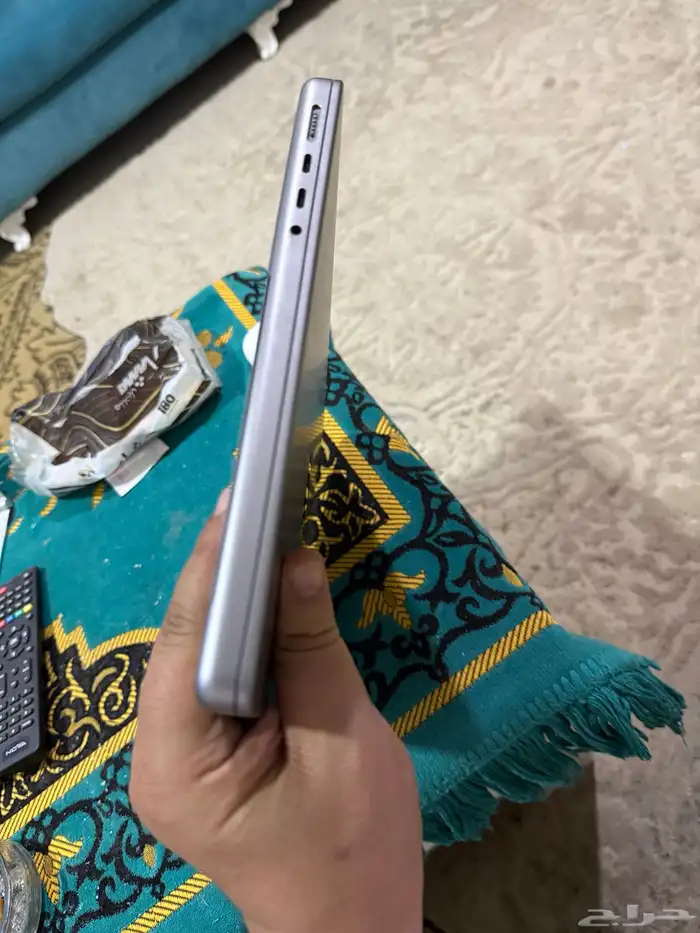 ماك بوك برو M1 بطارية 98 علي الشرط بجميع اغراضه 2
