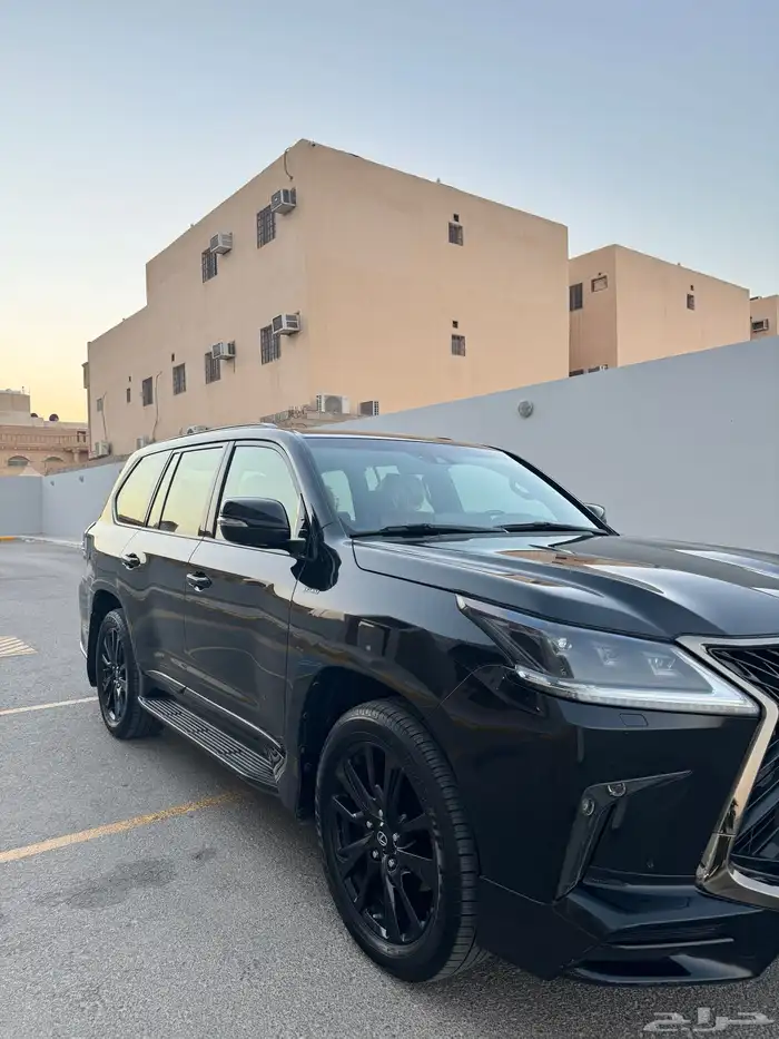 للبيع جيب لكزس بلاك اديشن 2020 سعودي 5
