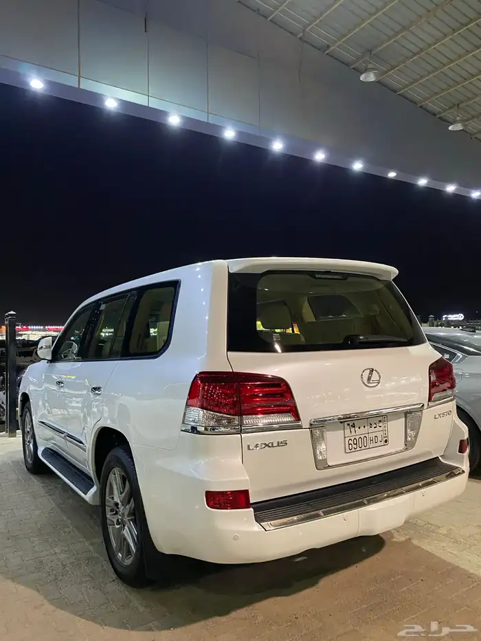 للبيع لكزس LX570 دي دي 2014 فل كامل عبداللطيف عداد 86 الف 7