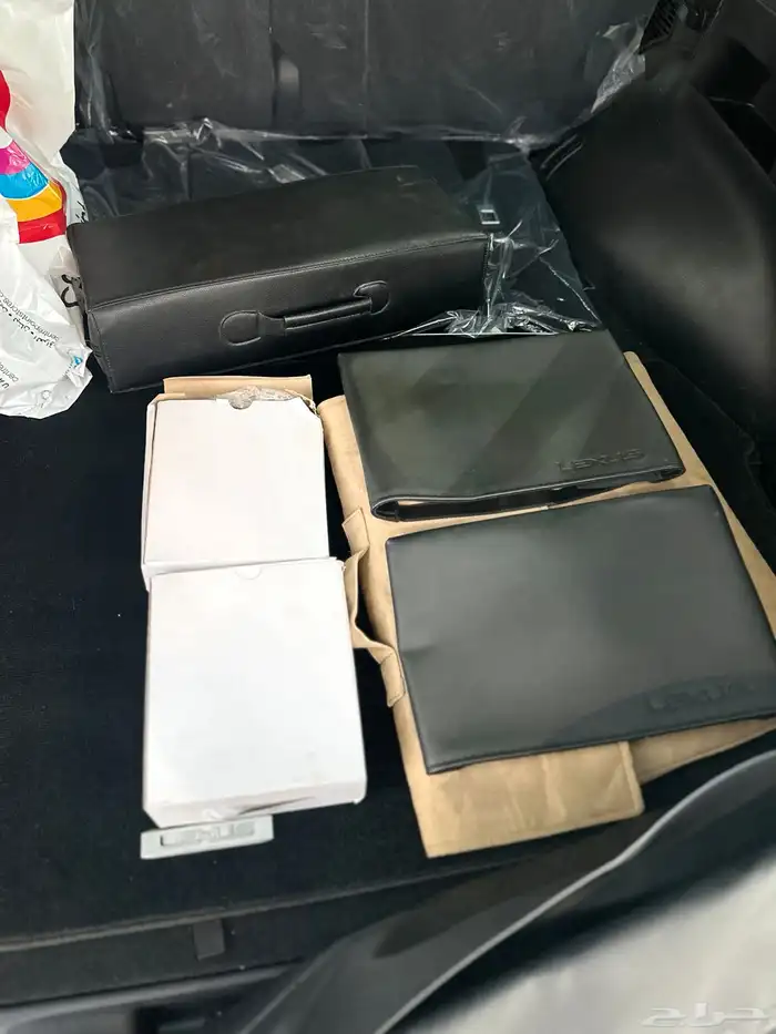 جيب لكزس موديل2023 فل كامل سعودي باقي على الضمان والصيانة 12