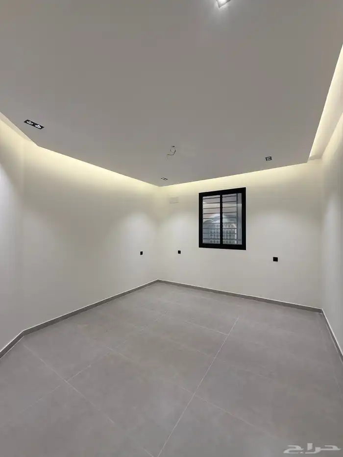 للبيع شقق علويه بسطح خاص بموقع مميز بحي الراقي ع برحه مسجد 7