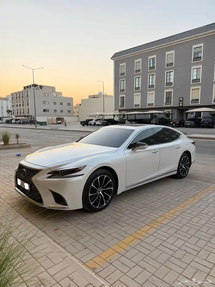 لكزس LS AA 1