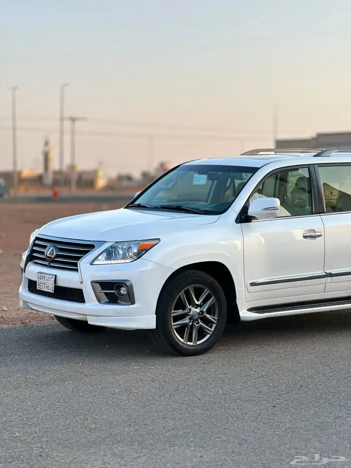 للبيع جيب لكزس LX570 DD موديل 2015 0