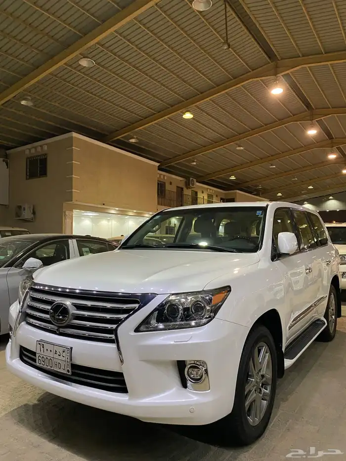 للبيع لكزس LX570 دي دي 2014 فل كامل عبداللطيف عداد 86 الف 0
