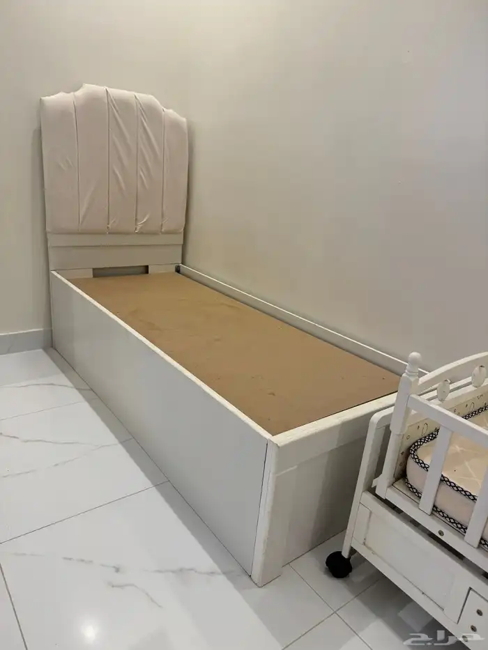 سرير فردي  سرير اطفال هزاز  كرسي السيارة للاطفال 1