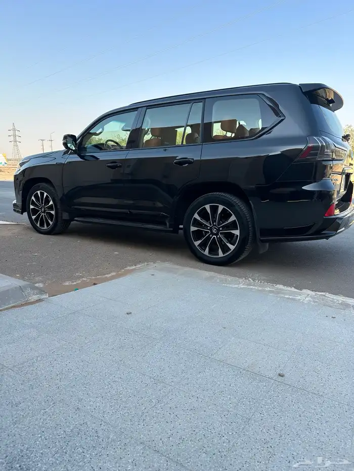 جيب لكزس اسود 2016 1