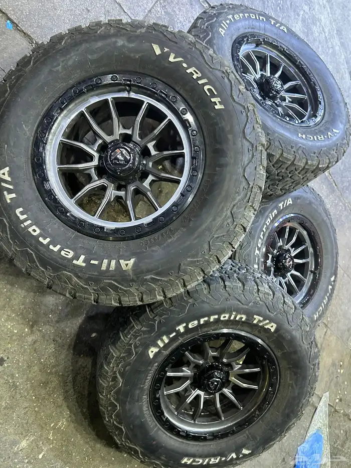 جنوط فيول 6 مسمار مع كفرات نص حجري مقاس 17 28