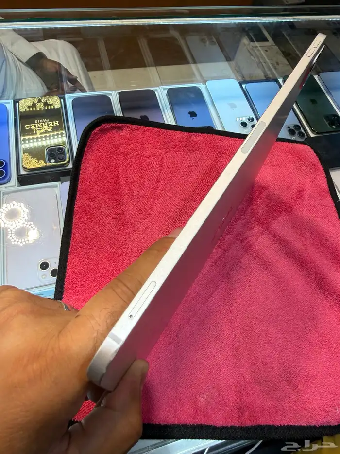 آيباد برو 256 قيقاء بمدخل شريحة 2020 مع سلك الشاحن 5