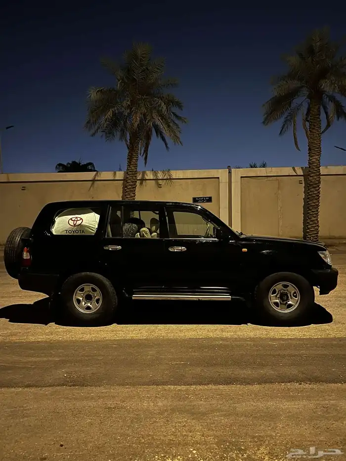 لاندكروزر 2005 اسود للبيع 4