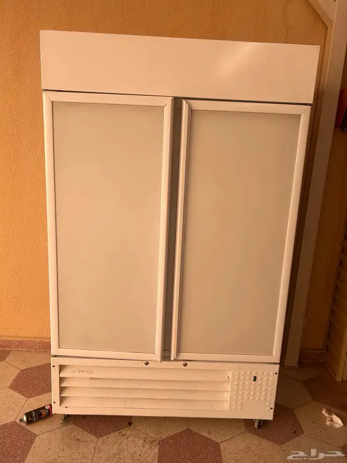 ثلاجة تبريد بابين بحالة ممتازة كمبروسر جديد 1