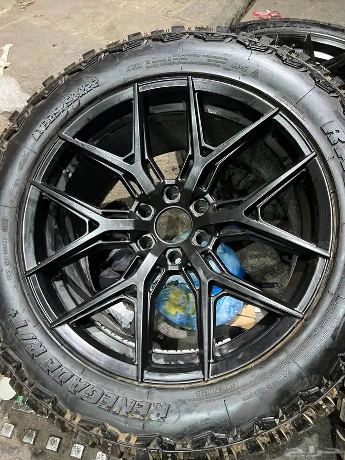 جنوط همر 6 مسمار مع كفرات حجري مقاس 325 50 22 25