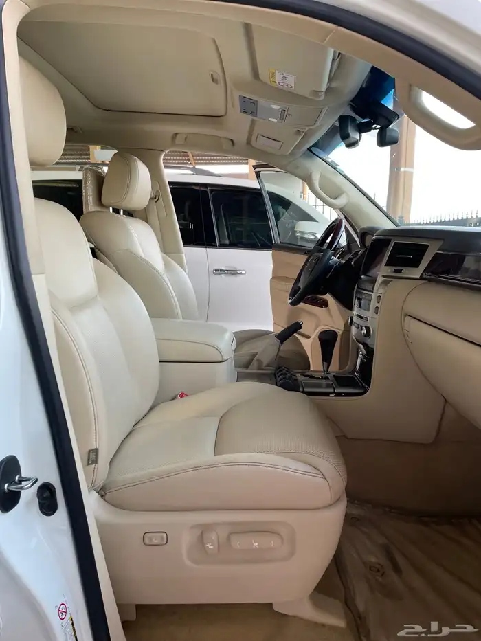 للبيع لكزس LX570 دي دي 2014 فل كامل عبداللطيف عداد 86 الف 16