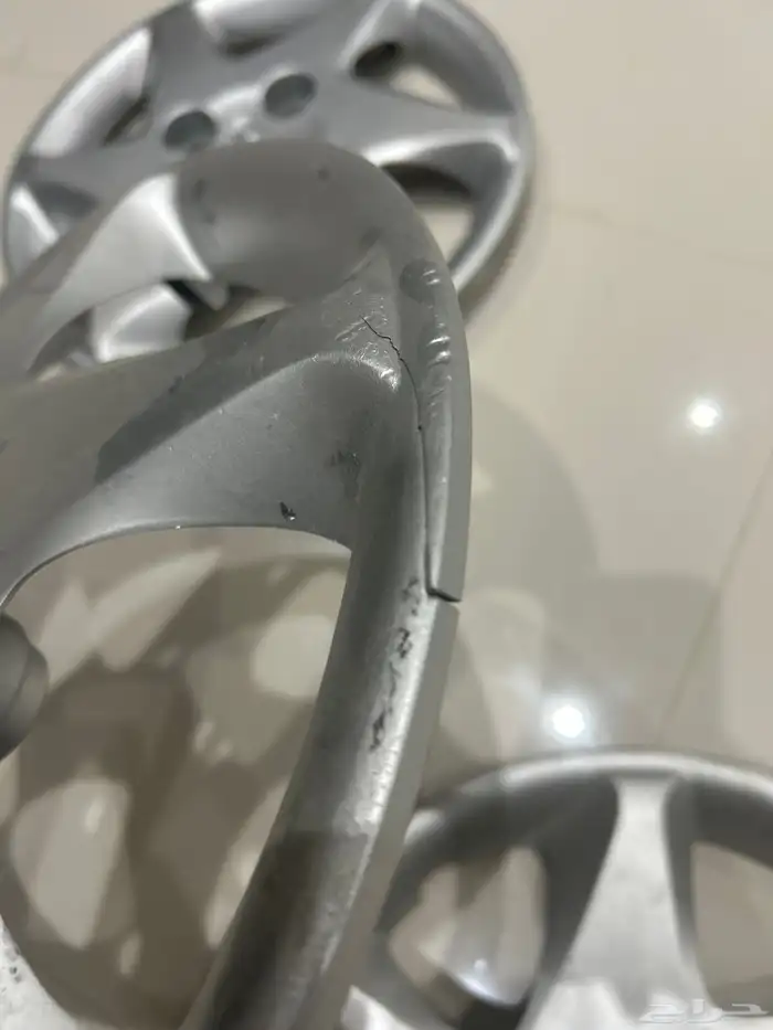 طيس النترا 2005 اصليه 3 حبات فيه بعض الملاحظات 4