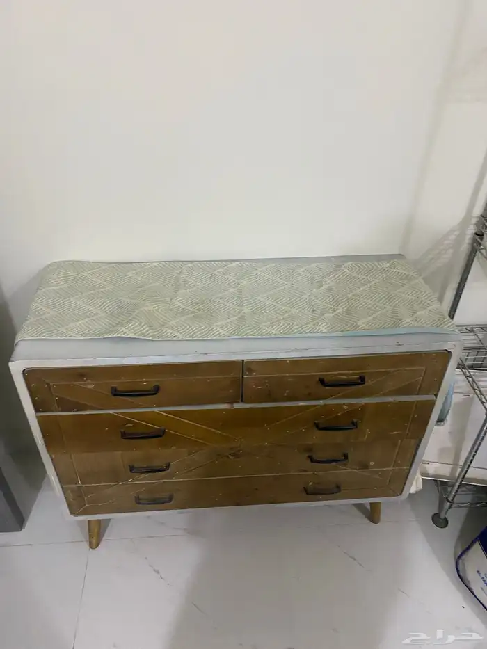 يوجد اثاث كنب هوم سنتر بحاله جيده و دولاب اطفال لبيع بريدة 16