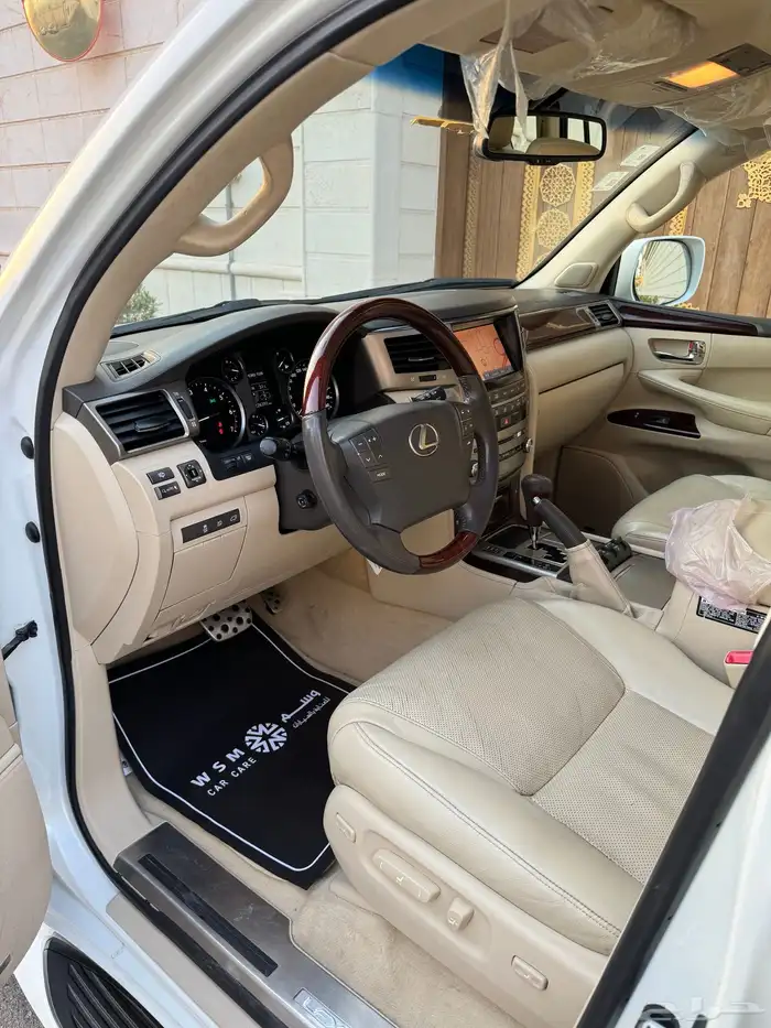 للبيع جيب لكزس LX 570 2014 S شبه الجديد 47