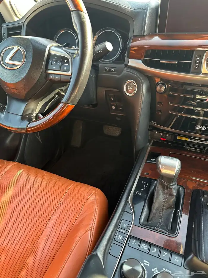 جيب لكزس اسود 2016 17