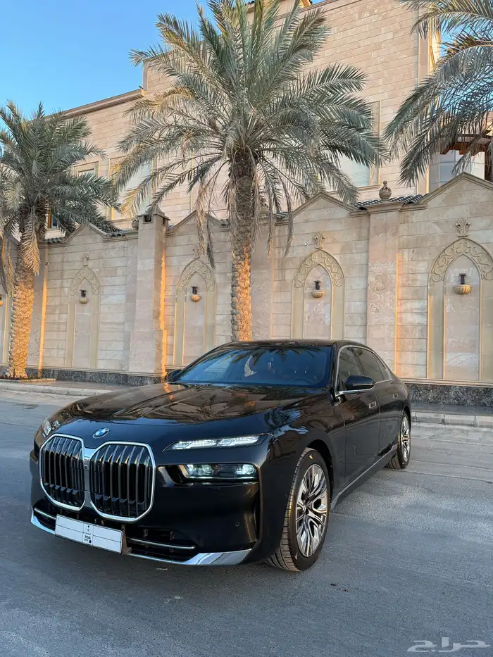 بي ام دبليو 735Liناغي فل كامل اسود بسعر مناسب 2023 3