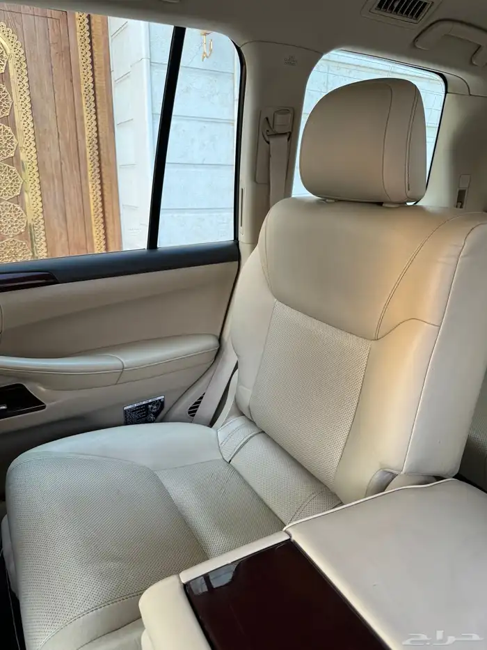 للبيع جيب لكزس LX 570 2014 S شبه الجديد 70