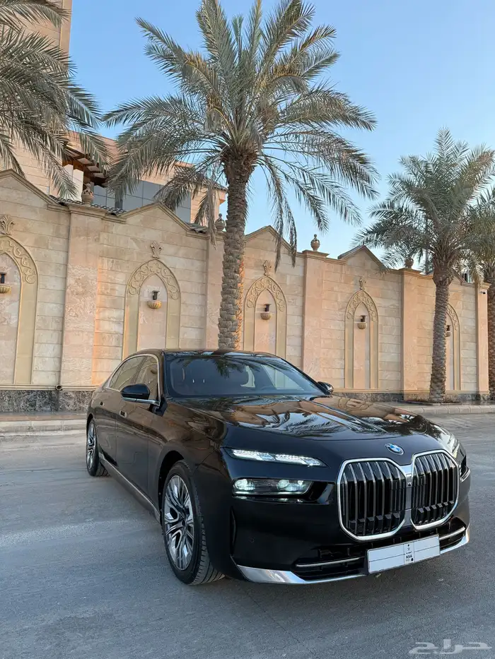 بي ام دبليو 735Liناغي فل كامل اسود بسعر مناسب 2023 2