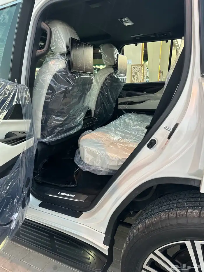 جيب لكزس موديل2023 فل كامل سعودي باقي على الضمان والصيانة 9