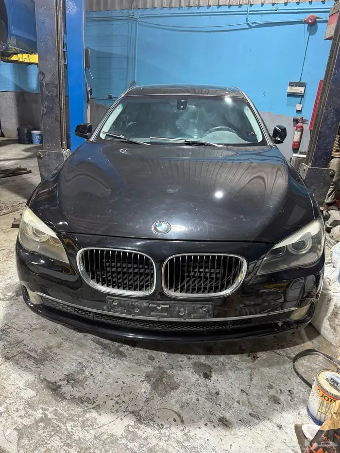للبيع bmw قطع غيار فقط 730 موديل 2012 2